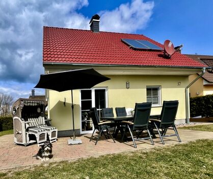 Terrasse mit Tischgruppe 