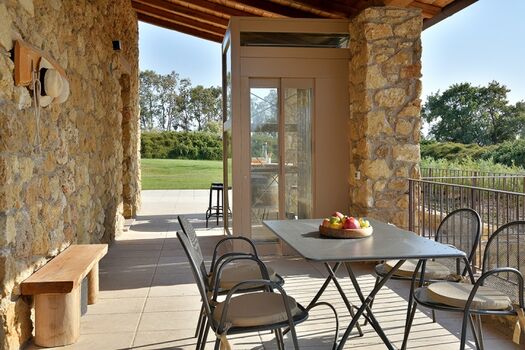 Frühstück im Hintergrund der Aufzug