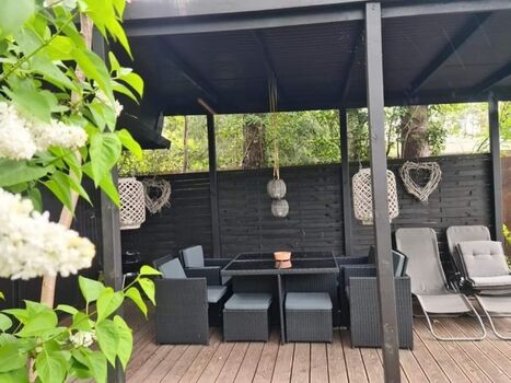 Waldterrasse mit Grill und Feuertonne