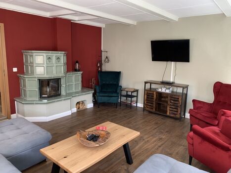 Wohnzimmer mit Kachelofen