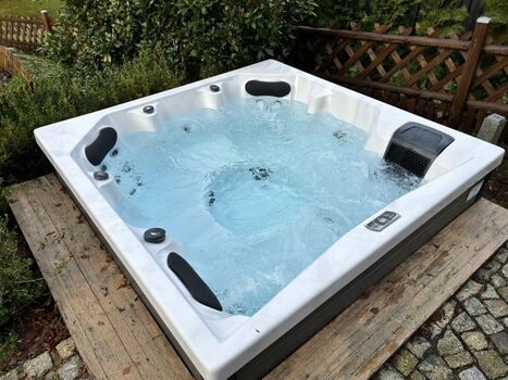 Außenwhirlpool (Ganzjährig nutzbar) 