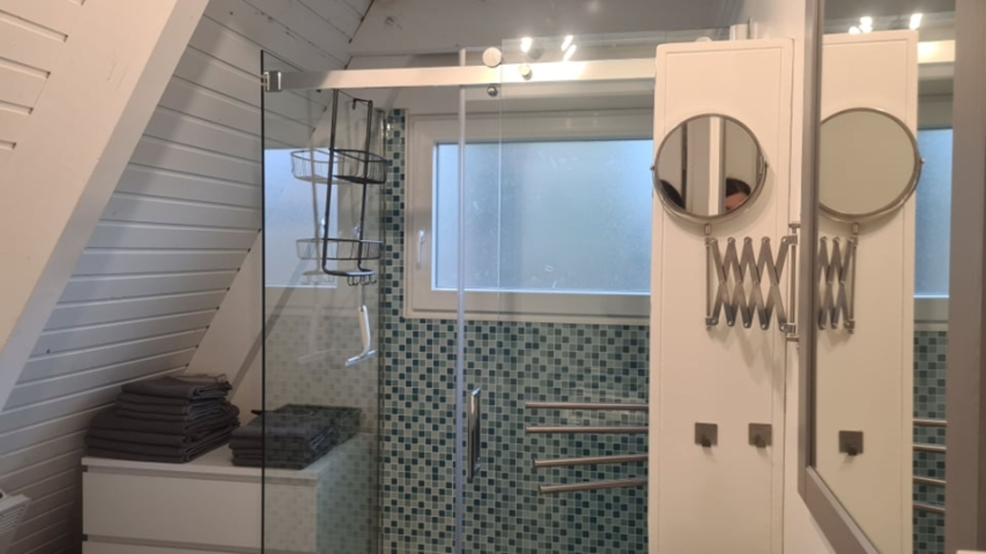 Badezimmer mit Glasdusche 120x90cm