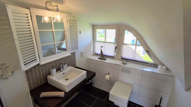 Duschbad und WC im OG