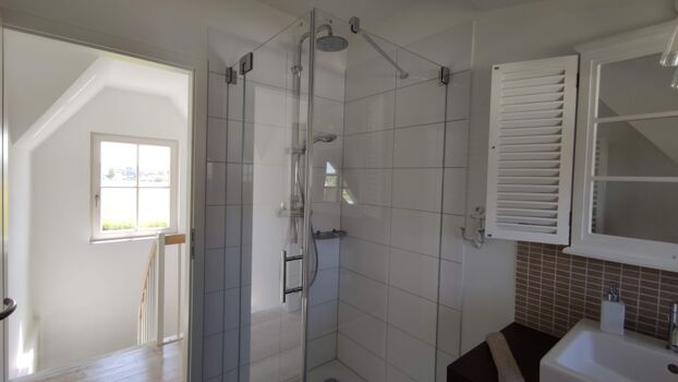 Duschbad und WC im OG