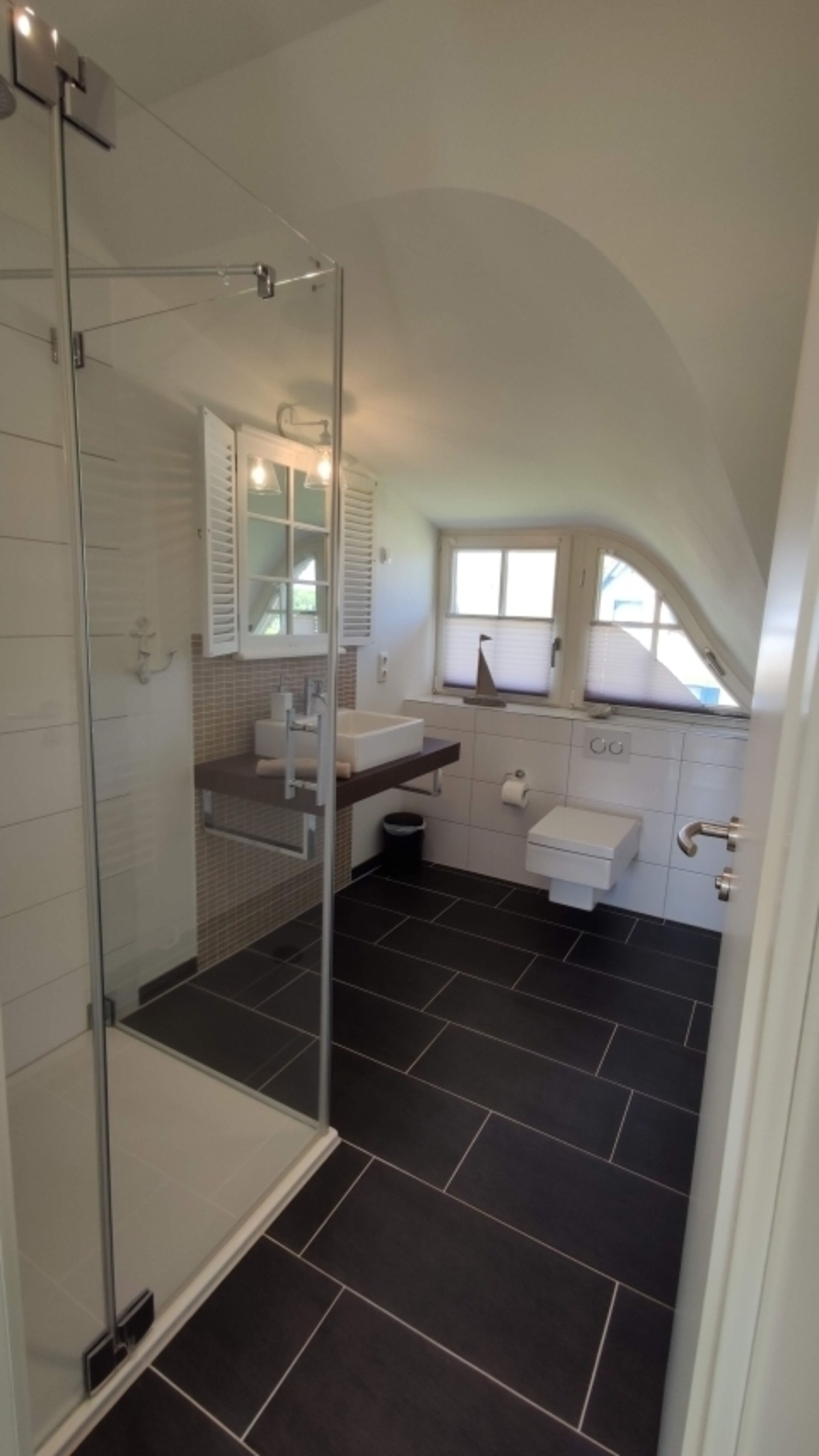Duschbad und WC im OG