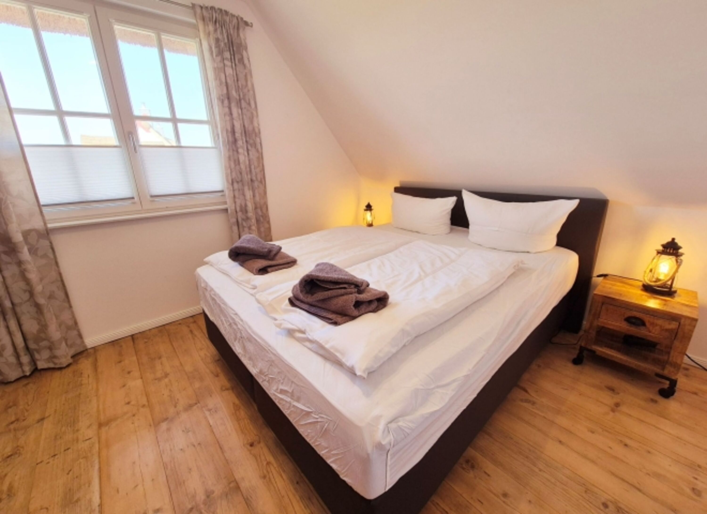 Schlafzimmer 1