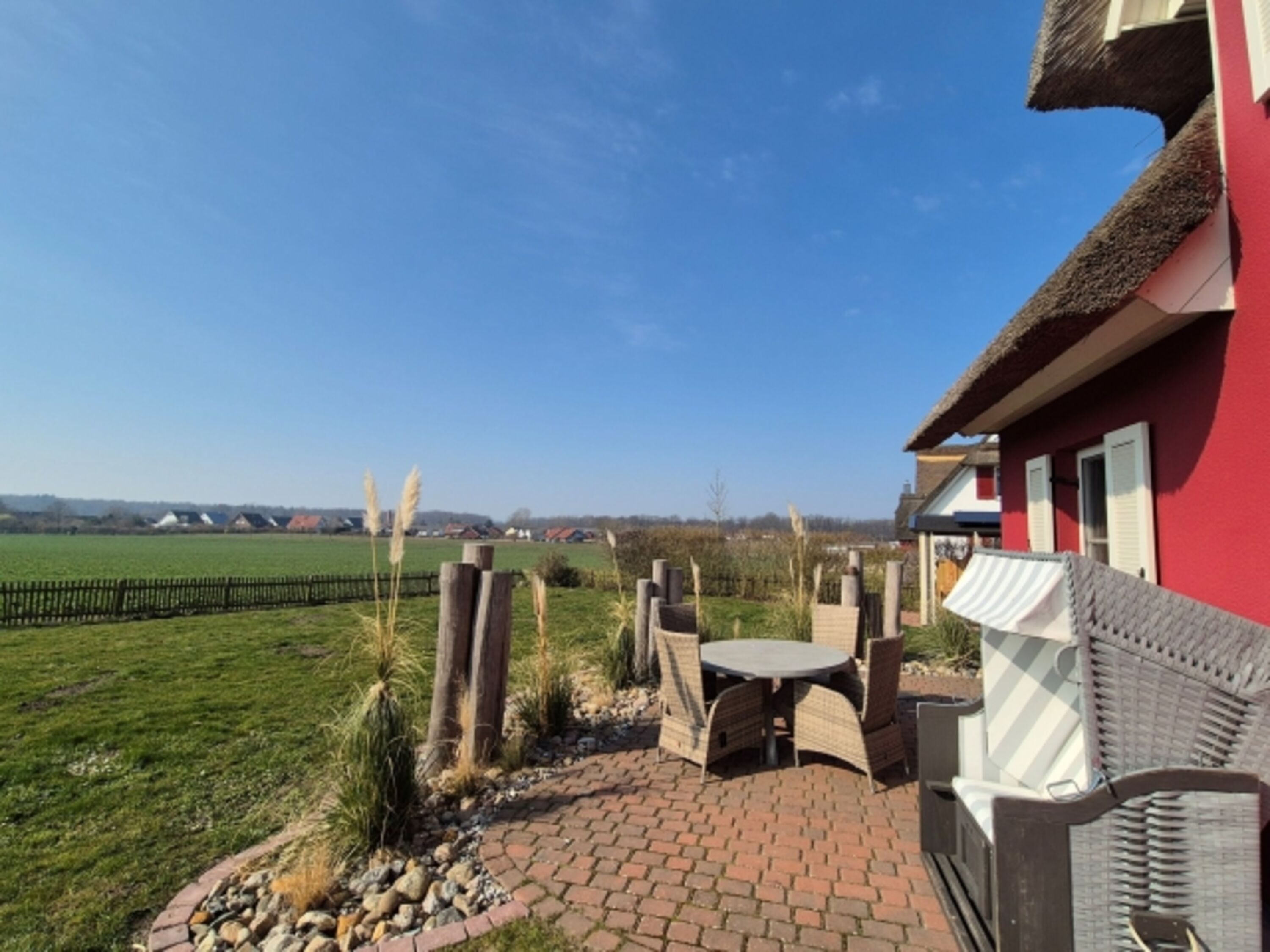 Terrasse mit Garten in Feldrandlage mit Fernblick