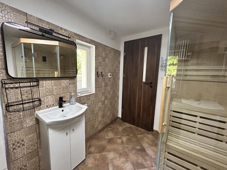 Badezimmer 2 mit Sauna im EG