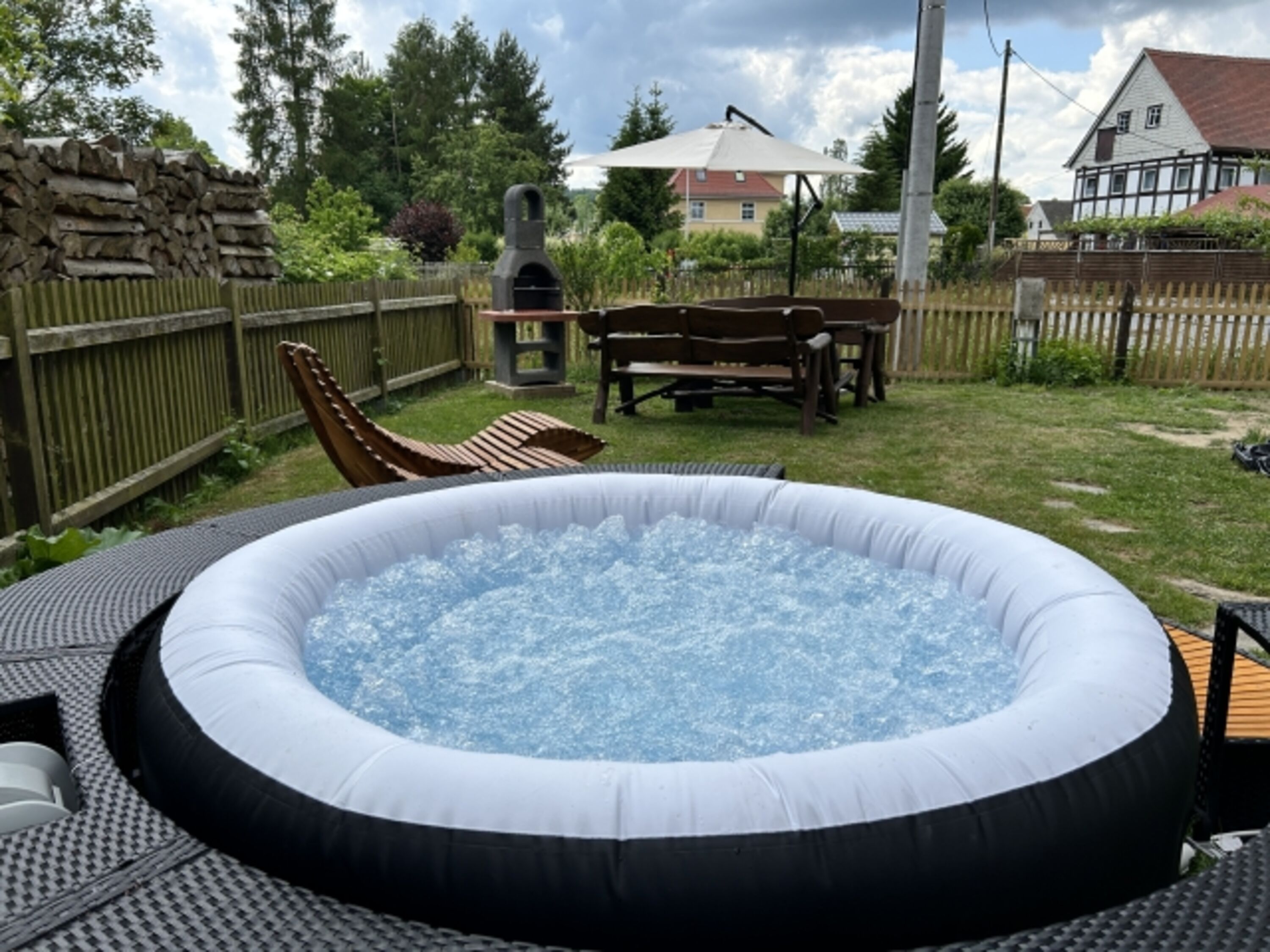 kleiner Whirlpool für 2-4 Pers (von April bis November)