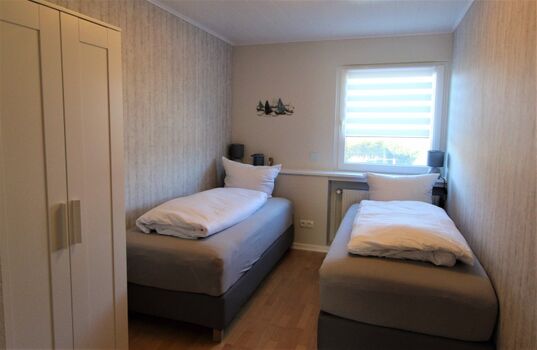 Eines der 2 Schlafzimmern mit Einzelbetten