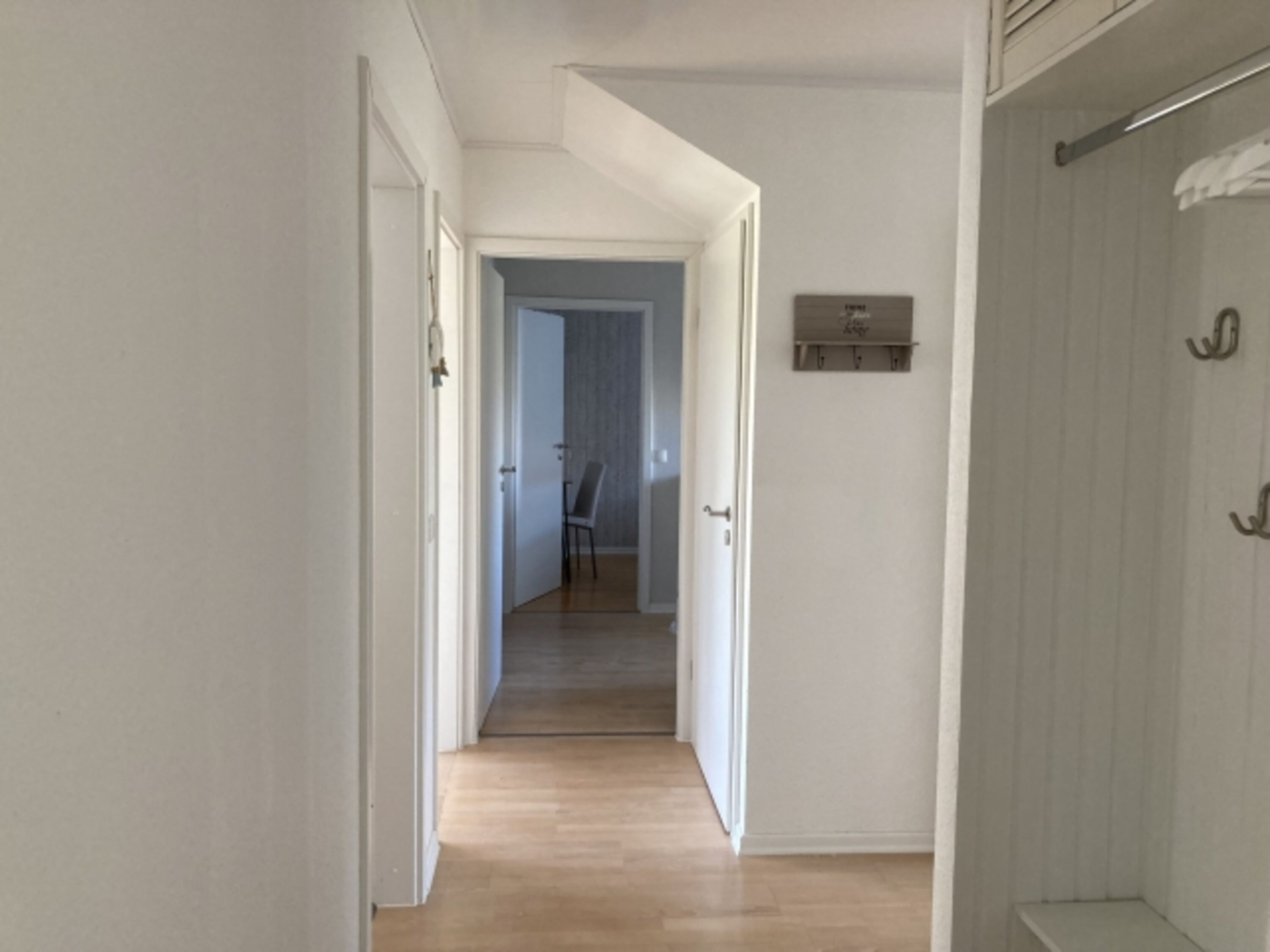 Flur mit Blick in die Küche