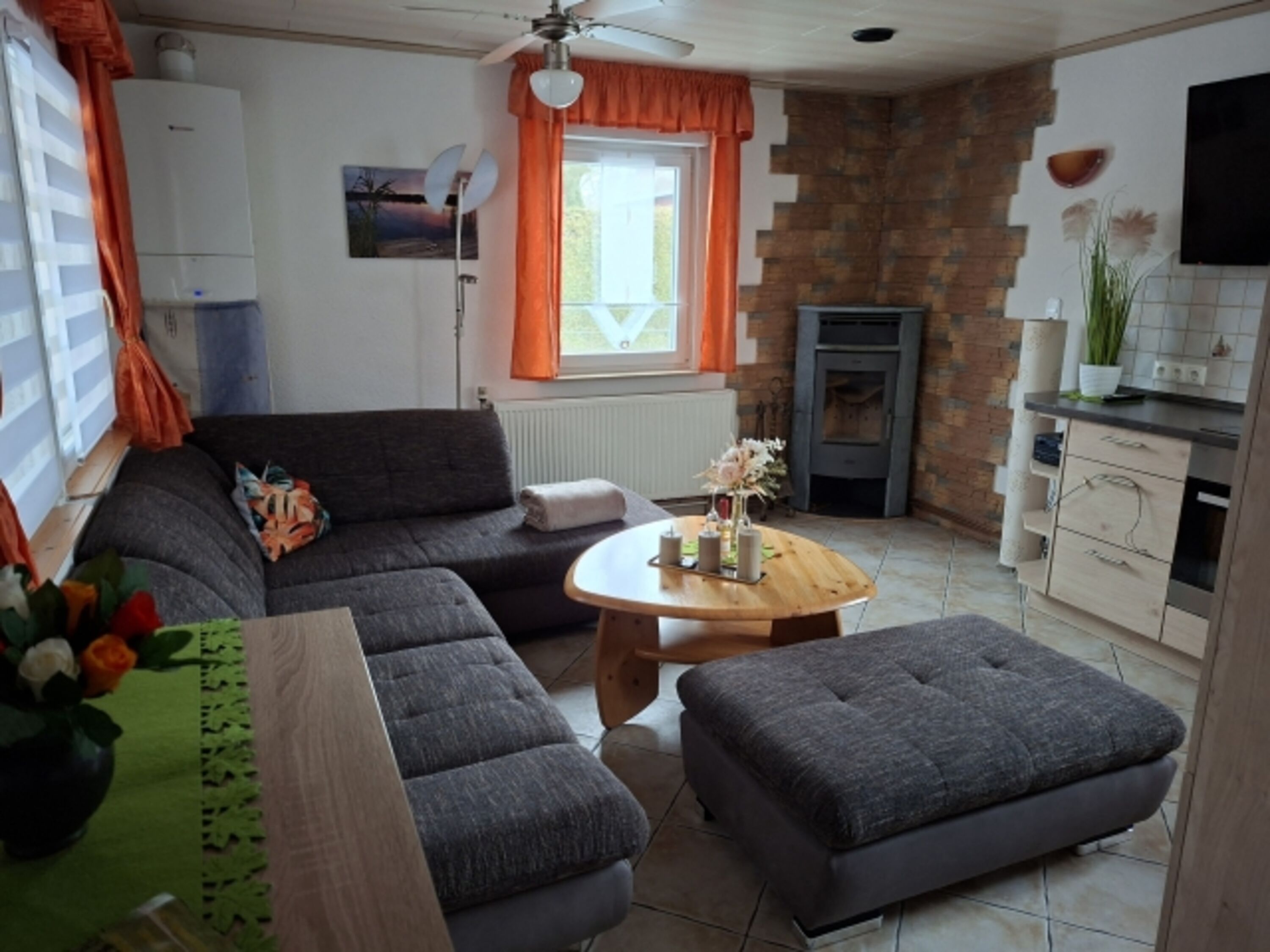 Wohnraum mit Kamin