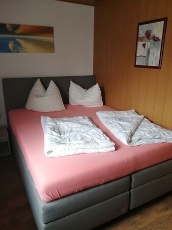 2. Schlafzimmer mit Doppelbett