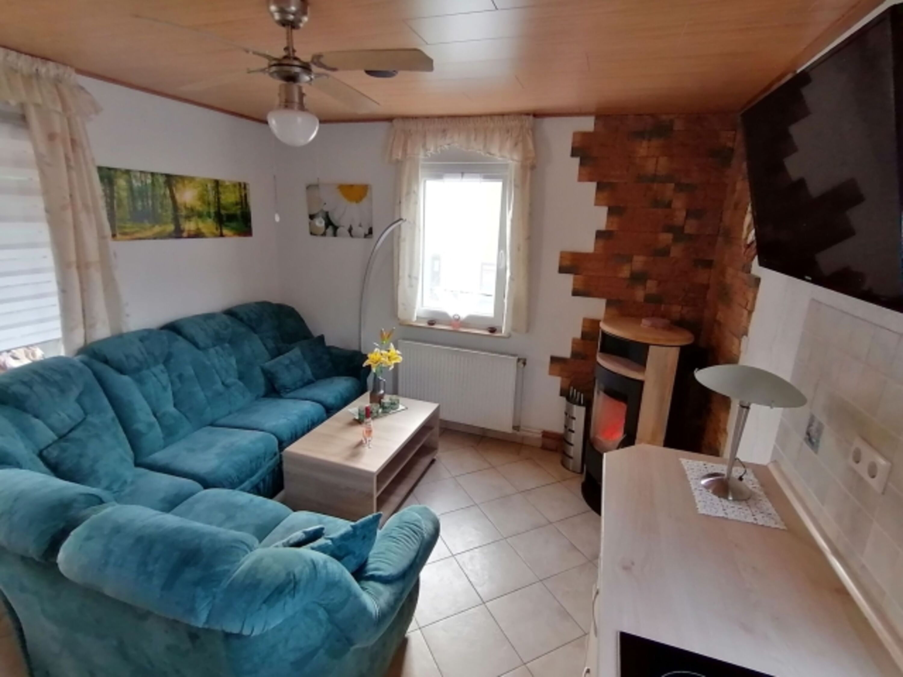 Wohnraum mit Kamin