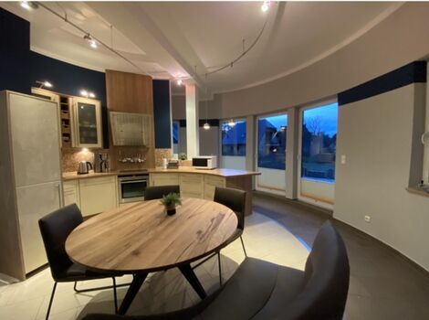 Küche mit Essbereich