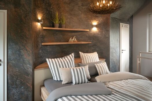 Schlafzimmer mit Doppelbett