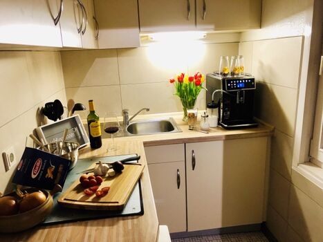 Küche mit Kaffeevollautomat