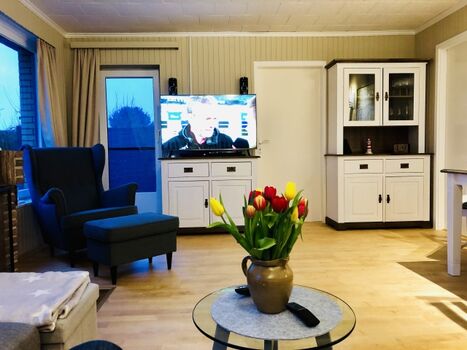 Blick vom Sofa ins Wohnzimmer 