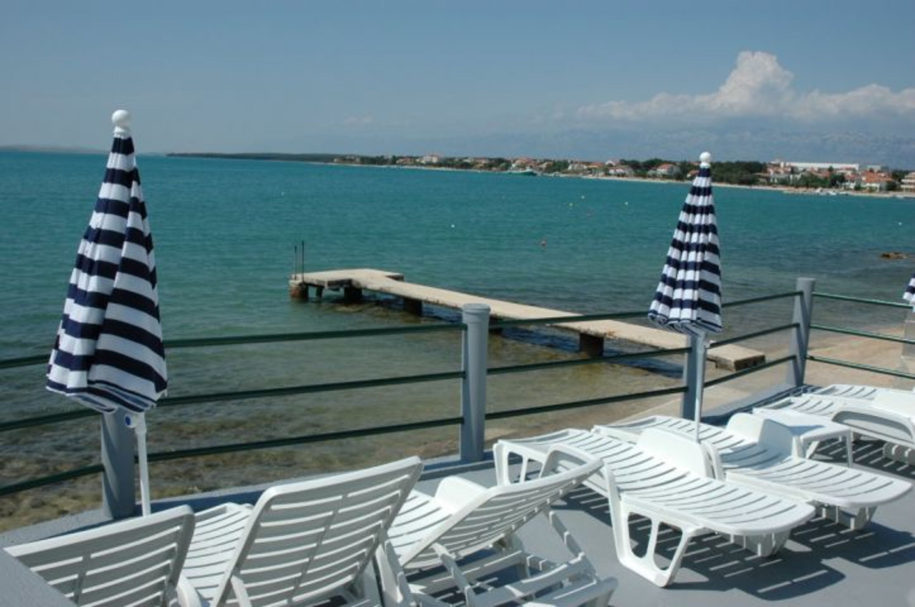Private Strandterrasse für die Villa MARY vor dem Haus
