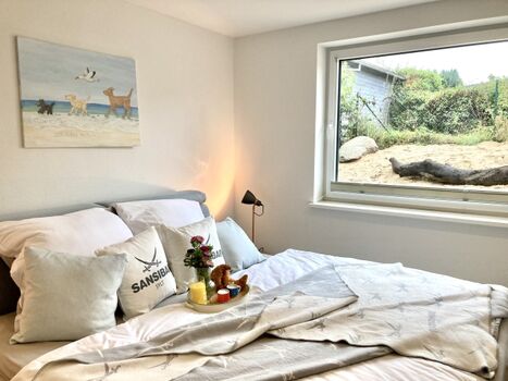 Schlafzimmer mit Boxspring-Bett