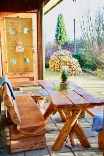 Gemütliche Sitzecke vorm Haus