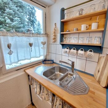 Küche mit Geschirrspüler