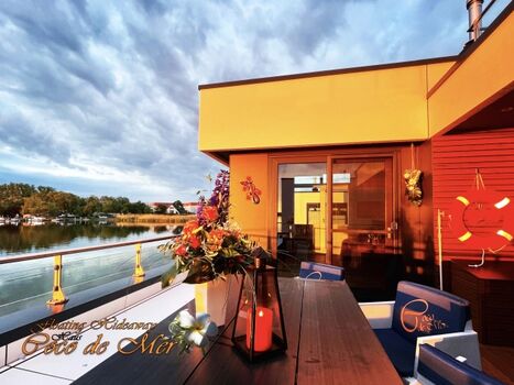 Bugterrasse mit Blick zum Bootssteg - lower terrace with jetty-view