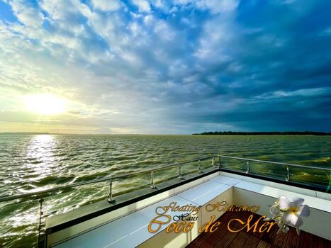 schwimmende Häuser - floating houses on water