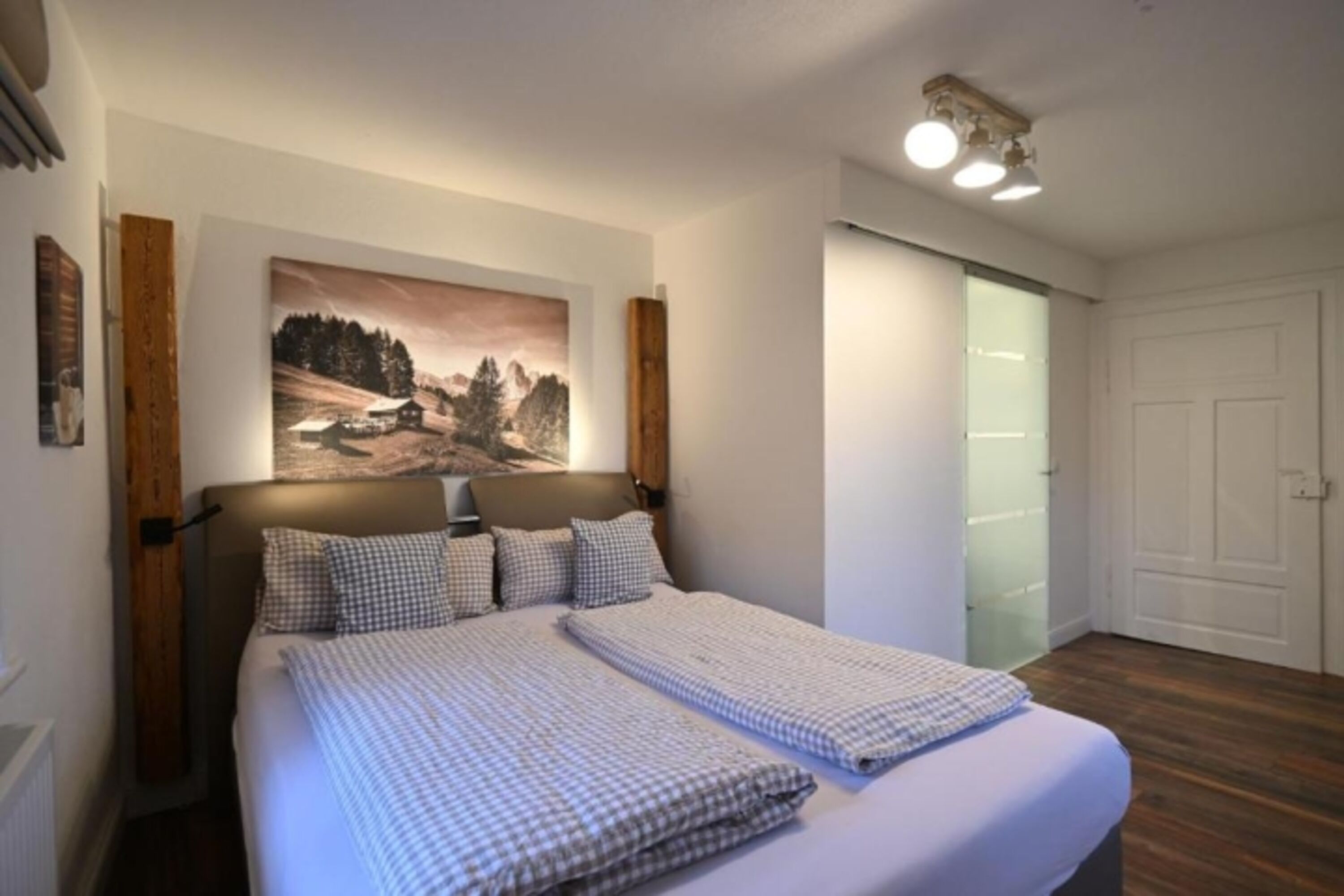 kleines Badezimmer mit Bad-en-Suite - Bett 160 x 200 cm