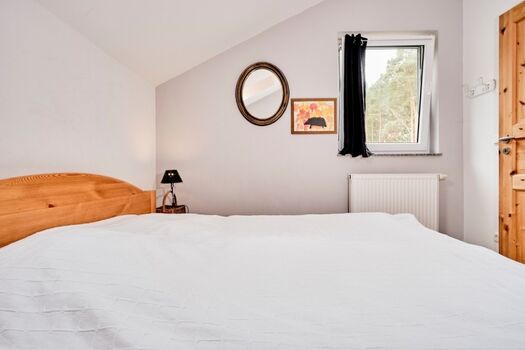 Schlafzimmer mit Doppelbett