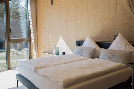 Schlafzimmer mit Doppelbett