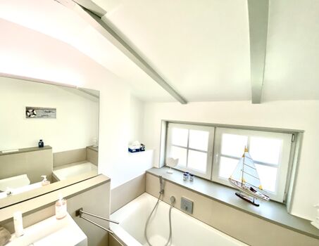 Wannenbad im Dachgeschoß