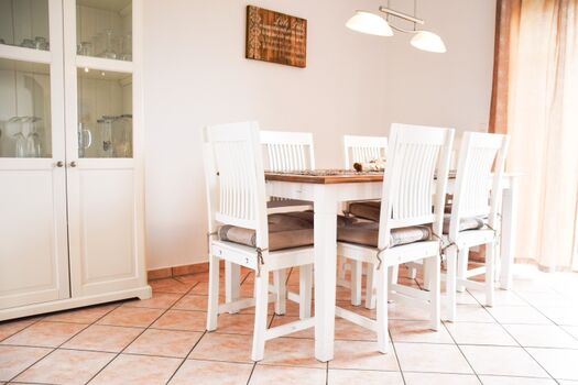 heller gemütlicher Essbereich