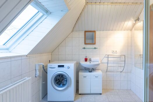 De Maade - Duschbad im Obergeschoss mit Waschmaschine 