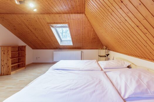 De Maade - Schlafzimmer mit großem Doppelbett ( 180x200 )