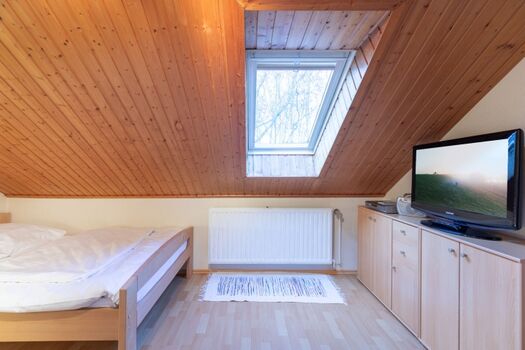 De Maade - Schlafzimmer mit Doppelbett ( 160 x 200 ) und Flachbildfernseher 