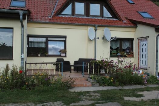 Linker Bereich mit Terassen ist das Ferienhaus mit 4 Zimmer