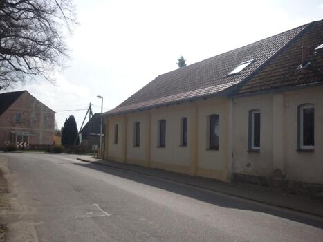 Zufahrt und Ansicht zum Ferienhaus aus Richtung Waren