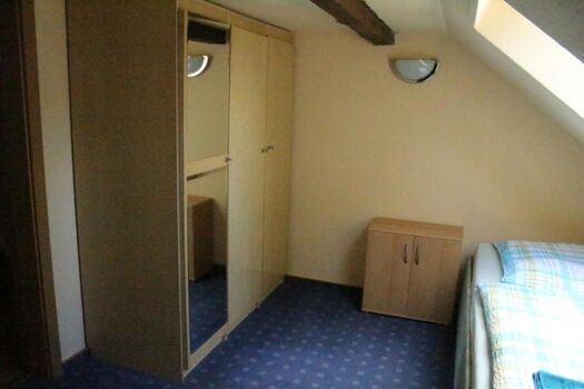 Schlafzimmer 2 Kleidderschrank