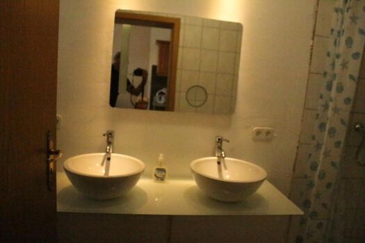 Bad mit Doppelwaschbecke