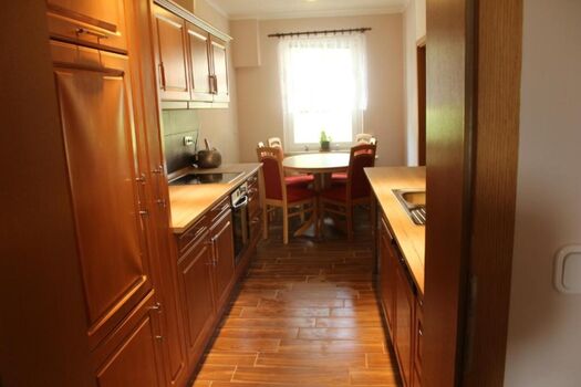 Bilck in die Küche und Sssbereich