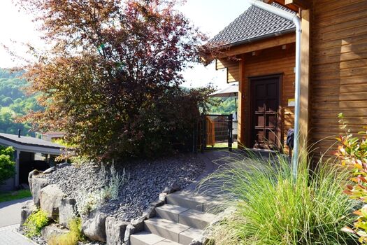 Hauptzugang (ebenerdiger Zugang zusätzlich vorhanden)