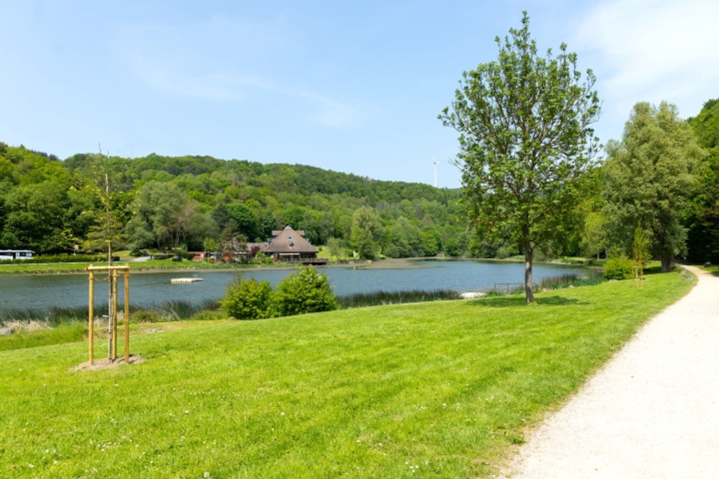 schöner Rundweg um den Waldsee Rieden