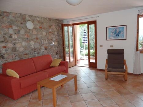 Wohnbereich mit Eingang Apt. 1