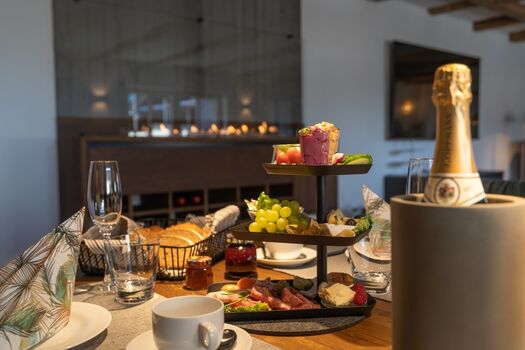 Ihr exklusives Daheim auf Zeit! Wärmender Bioethanol-Kamin.