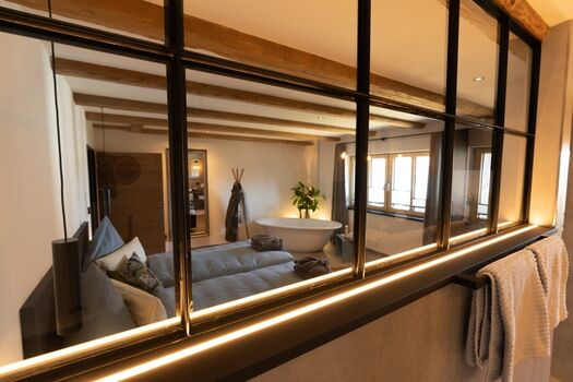 Blick aus dem Bad en Suite in den Master-Bedroom