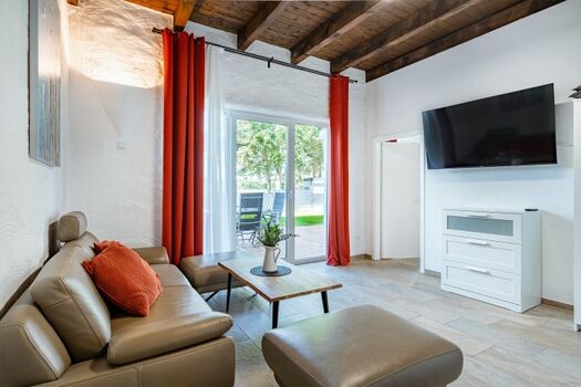 Ledersofa mit Fernseher