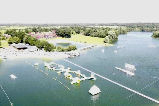 Wakeboardanlage mit Gastronomie 