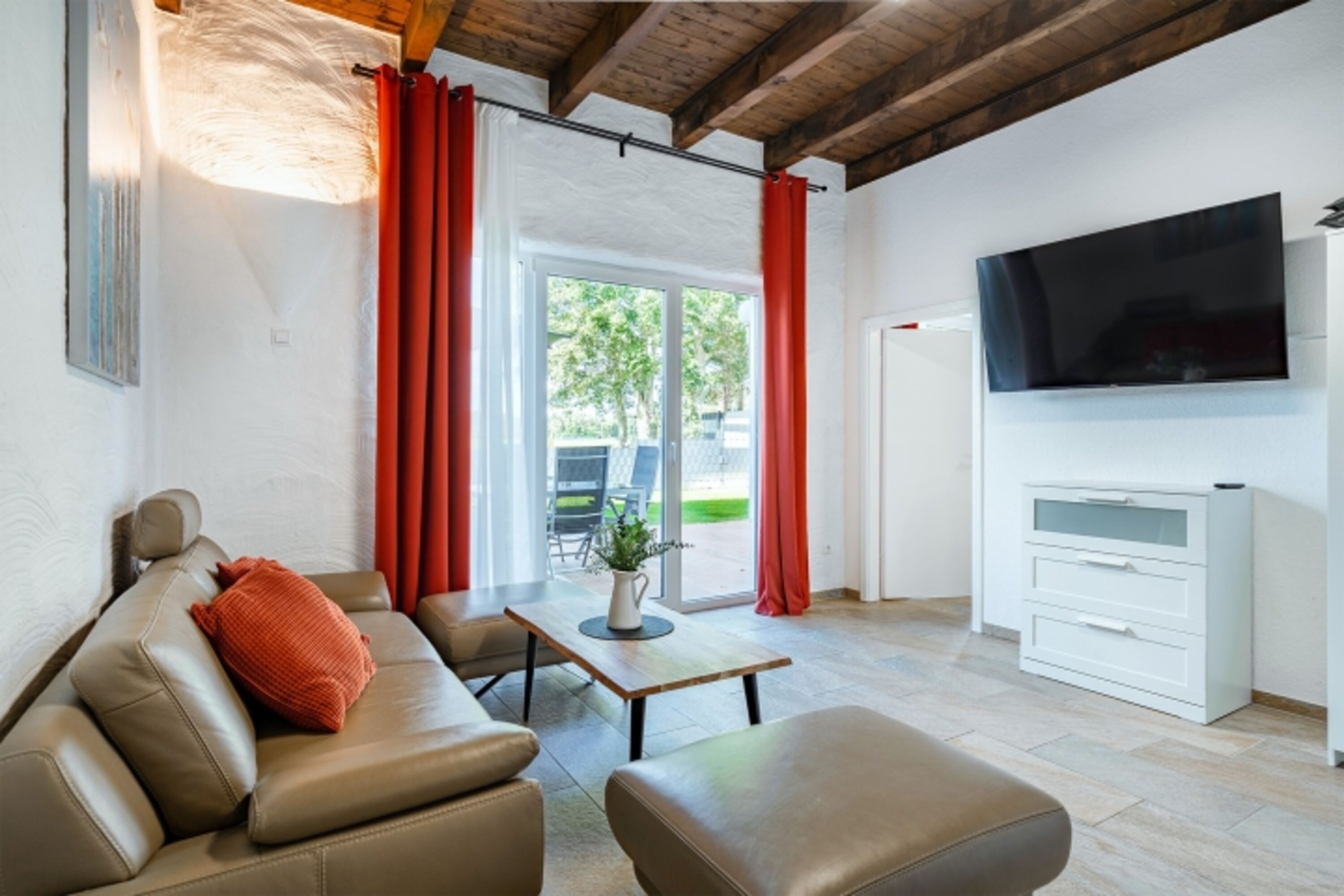 Ledersofa mit Fernseher