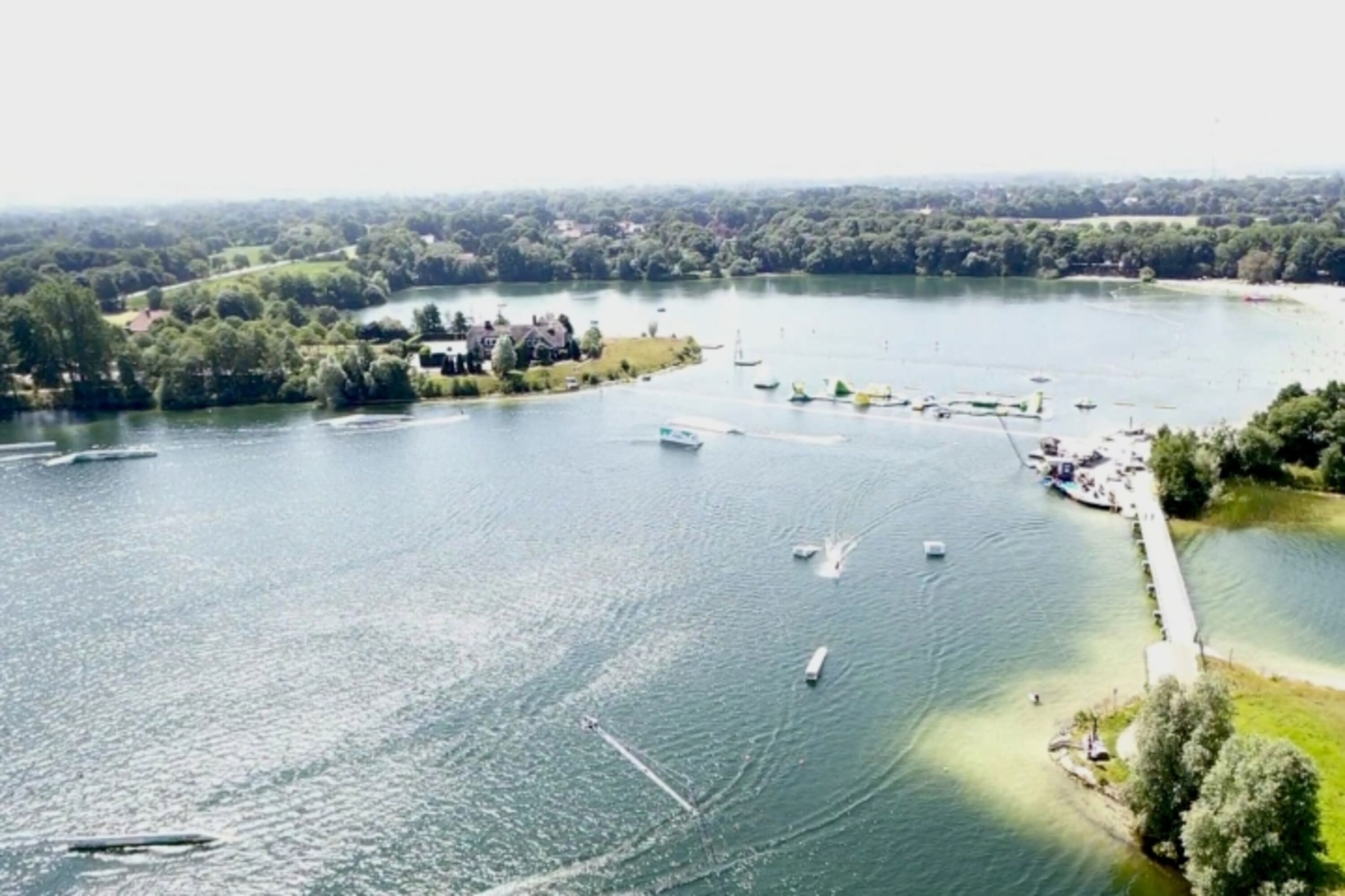 Wakeboardanlage mit Gastronomie 